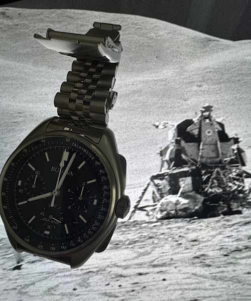Lunar Pilot vor der Falcon